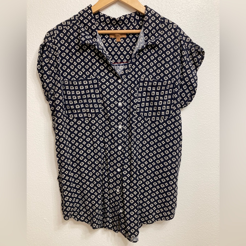 JACHS Girlfriend Navy and White Geometric Button-Down Shirt